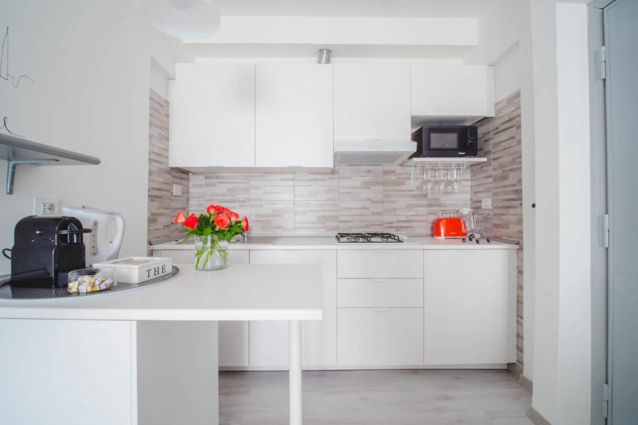 Lady Butterfly - Metro A Lucio Sestio Apartment Rome Exterior photo
